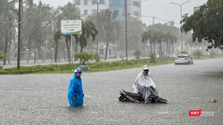 Đường phố TP Tam Kỳ ngập sâu trong nước