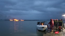 Hiện trường vụ cháy tàu ở bến Cửa Đại (Hội An, Quảng Nam) (ảnh bạn đọc cung cấp)