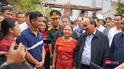 Chủ tịch nước Nguyễn Xuân Phúc thăm người dân Đà Nẵng bị thiệt hại do mưa lũ