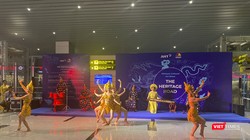 Múa Chămpa, 1 trong những tiết mục trong chương trình nghệ thuật mang chủ đề “Con đường di sản” được AHT tổ chức tại Nhà ga quốc tế sân bay Đà Nẵng nhằm phục vụ du khách