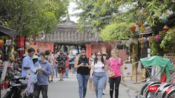 Du khách đến tham quan, du lịch tại Hội An