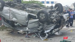 Chiếc xe khách bị biến dạng sau vụ tai nạn