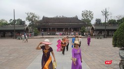 Du khách nữ mặc áo dài sẽ được miễn vé tham quan các điểm di tích Huế trong ngày 8/3