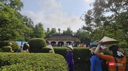 Du khách đến với không gian nhà lưu niệm cụ Huỳnh Thúc Kháng (tại huyện Tiên Phước, Quảng Nam) trong khuôn khổ lễ hội làng cổ Lộc Yên lần hứ 2