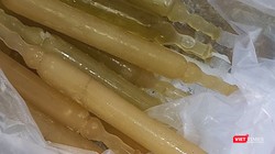 Kem ống nghi ngờ gây ra ngộ độc thực phẩm cho 16 học sinh lớp 2 của Trường Tiểu học Quế Hiệp (huyện Quế Sơn, tỉnh Quảng Nam)