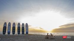 Một góc biển Regal Beach và hoạt động thể thao biển hấp dẫn.