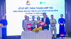 Trung tâm Xúc tiến Du lịch Đà Nẵng và Outbox tại buổi ký kết hợp tác.
