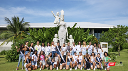 Thí sinh cuộc thi Hoa hậu Hoàn vũ Australia 2023 chụp ảnh lưu niệm tại khu nghỉ dưỡng Furama (Đà Nẵng)