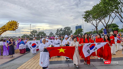 Chương trình biểu diễn nghệ thuật của các nghệ sĩ tại Lễ hội Việt Nam – Hàn Quốc thành phố Đà Nẵng năm 2024.