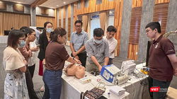 Các chuyên gia hướng dẫn thực hành cấp cứu cho nhân viên y tế 