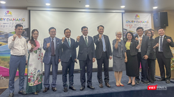 Phó Chủ tịch HĐND TP Đà Nẵng Trần Phước Sơn (thứ 5 từ trái qua) cùng các đại biểu trong Chương trình giới thiệu du lịch Đà Nẵng tại Seoul (Hàn Quốc)