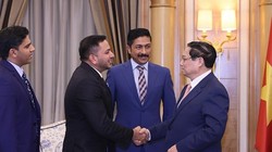 Thủ tướng Phạm Minh Chính tiếp ông Shehim Kottilingal, Giám đốc Tập đoàn Lulu quốc tế và các lãnh đạo tập đoàn. (Ảnh: Dương Giang/TTXVN)