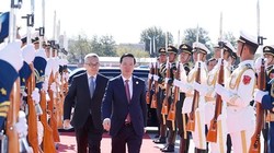 Lễ tiễn Chủ tịch nước Võ Văn Thưởng tại Sân bay Bắc Kinh. (Ảnh: Thống Nhất/TTXVN)