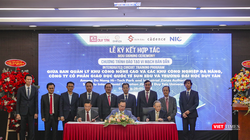 Quang cảnh lễ Ký kết thỏa thuận hợp tác ba bên về đào tạo thiết kế vi mạch, bán dẫn giữa Ban Quản lý Khu công nghệ cao và các khu công nghiệp Đà Nẵng, Công ty CP Giáo dục quốc tế Sun Edu và trường Đại học Duy Tân.