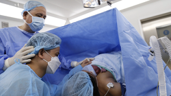 Em bé được thông van tim từ trong bào thai chào đời khỏe mạnh (ảnh BVCC)