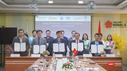 Quang cảnh lễ ký kết hợp tác đào tạo nhân lực CNTT, công nghiệp bán dẫn giữa Viện Khoa học và Công nghệ sáng tạo Gyeongsan, ĐH Quốc gia Jeju, ĐH Daegu Catholic (Hàn Quốc), CLB doanh nhân phần mềm Đà Nẵng và ĐH Đông Á.