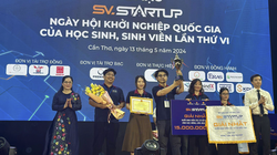 Nhóm sinh viên giành Giải Nhất SV-Starup 2024 với sản phẩm Mực thực vật Botanical Inks. (ảnh VNUK)