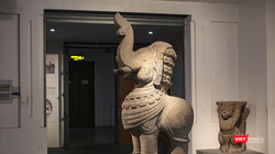 Tượng bồ tát Tara được làm từ chất liệu đồng, xuất xứ Đồng Dương (Quảng Nam), niên đại cuối thế kỷ IX đầu thế kỷ X, được công nhận Bảo vật Quốc gia năm 2012