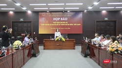 Bà Nguyễn Thu Phương, Phó Giám đốc Sở TT&TT TP Đà Nẵng, Trưởng Ban Tổ chức Giải báo chí “Tuyên truyền về chuyển đổi số TP Đà Nẵng” năm 2024 phát biểu tại Họp báo.