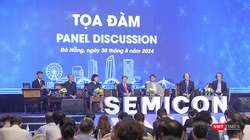 Các chuyên gia tham dự toạ đàm tại Hội nghị Xúc tiến đầu tư vi mạch bán dẫn Đà Nẵng trong khuôn khổ sự kiện Ngày Vi mạch bán dẫn Đà Nẵng năm 2024 diễn ra ngày 30/8