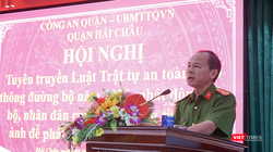 Thượng tá Trần Văn Tám, Trưởng Công an quận Hải Châu phát biểu tại hội nghị