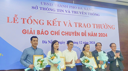 TP Đà Nẵng trao thưởng Giải Báo chí “Tuyên truyền về Chuyển đổi số của thành phố Đà Nẵng” năm 2024. Ảnh: Nguyên Khôi.