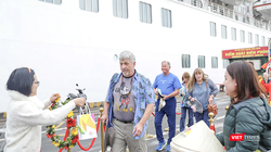 Du khách quốc tế đến bằng đường tàu biển xông đất Đà Nẵng trong sáng mùng 1 Tết Ất Tỵ.