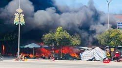 Hiện trường vụ cháy chợ An Lỗ (TP Huế) xảy ra chiều 18/4.