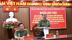 Thiếu tướng Nguyễn Hữu Hợp, Giám đốc Công an tỉnh Quảng Nam và Đại tá Nguyễn Đại Đồng, Phó Giám đốc phụ trách Công an TP Đà Nẵng chủ trì buổi làm việc. Ảnh: Công an Đà Nẵng.
