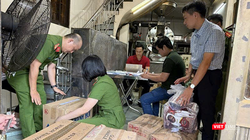 Cơ quan Công an lập biên bản, niêm phong số cà phê.