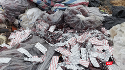 Lô thuốc tiêu huỷ của Công ty CP Dược TƯ 3 vứt bên lề đường Xuân Thiều 21, quận Liên Chiểu, TP Đà Nẵng.