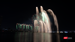 Với chủ đề “Phát triển bền vững”, đêm thi thứ tư của Lễ hội pháo hoa quốc tế Đà Nẵng (DIFF 2025) đã diễn ra với màn trình diễn mãn nhãn của 2 đội thi đến từ châu Âu là Bồ Đào Nha và Vương quốc Anh.