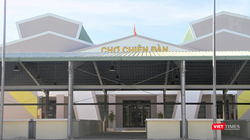 Chợ Chiên Đàn (Phú Ninh, Quảng Nam) được hoàn thành từ năm 2023, nhưng đến nay vẫn đóng cửa.. phủ bụi.