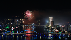 DIFF 2025 là kỳ lễ hội pháo hoa quốc tế dài nhất sau 13 lần tổ chức, có số lượng đội tham dự nhiều nhất là 10 đội đến từ 3 châu lục, sử sụng 65.000 quả pháo… đem lại doanh thu hơn 5.600 tỷ đồng.