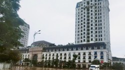Chung cư The Manor Crowm Huế bị nước lũ bao vây.