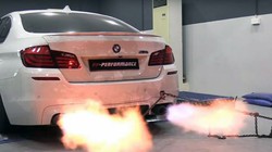 BMW M5 khạc lửa (ảnh: bmwblog)