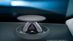 Hệ thống âm thanh B&O 
Ảnh: automobilemag.com