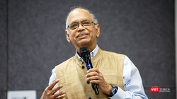 Giáo sư Nayan Chanda tại TP.HCM, tháng 10/2019, trong một buổi trò chuyện về vai trò của Trung Quốc đối với chế độ Khmer Đỏ và tham vọng hiện nay của Bắc Kinh đối với Biển Đông. Ảnh: Nguyễn Luân.