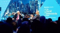 Ông Rubenstein trò chuyện trong show truyền hình nổi tiếng của ông trên kênh Bloomberg.
