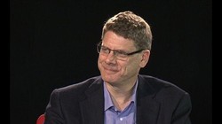 Tiến sĩ Jonathan Pincus là một nhà kinh tế học phát triển nổi tiếng chuyên về khu vực Đông Nam Á.