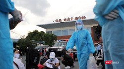 Đêm 24/7/2021, tỉnh Hà Tĩnh tổ chức chuyến tàu đầu tiên đón 788 công dân từ TP.HCM trở về quê nhà, góp phần giảm tải cùng TP.HCM chống dịch. Ảnh: GVT. 