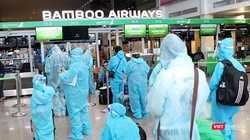 Chi phí 5 chuyến bay đón công dân từ TP. Hồ Chí Minh và các tỉnh phía Nam có nguyện vọng trở về Hà Tĩnh được trích từ Quỹ Phòng, chống dịch COVID-19 tỉnh. Tập đoàn FLC thông qua Hãng Hàng không Bamboo Airway hỗ trợ giảm 50% chi phí (tương ứng số tiền 1,3 tỷ đồng). Ảnh: GVT.