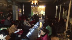 Nhiều nhà đầu tư lo sợ người nhà biết chuyện (tối 15/1).