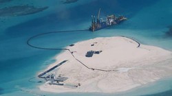 Đảo nhân tạo do Trung Quốc bồi đắp trái phép tại đá Gạc Ma thuộc quần đảo Trường Sa của Việt Nam - Ảnh: SCMP