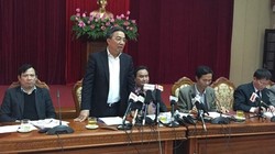 Ông Vũ Văn Viện - Giams đốc Sở GTVT Hà Nội (đứng) trả lời báo chí.