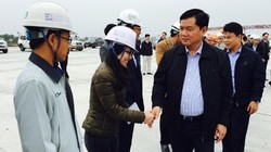 Bộ trưởng chúc Tết công nhân trên công trường dự án cao tốc Hà Nội - Hải Phòng