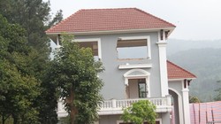 Ngôi biệt thự sang trọng đang bắt đầu được tháo dỡ