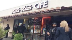 Cảnh sát ập vào cà phê Xinh Xinh - Ảnh: NBC Bay Area 