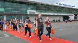 Du khách nước ngoài tại sân bay Phú Quốc.