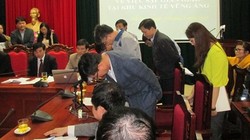 Đại diện Formosa Hà Tĩnh (chủ đầu tư) và Công CP Samsung C&T (thuộc tập đoàn Samsung, nhà thầu thi công công trình) đã cúi đầu xin lỗi về việc để xảy ra sự cố.